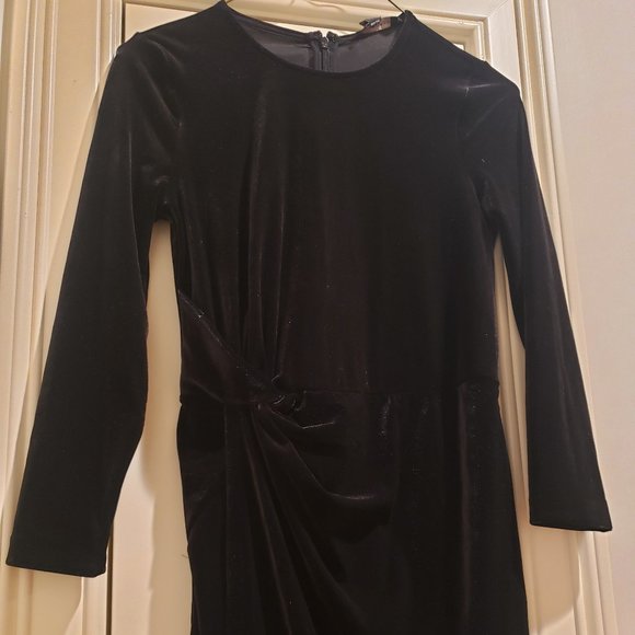 Banana Republic Black Velvet wrap dress, size 0! NWT! - Picture 2 of 2